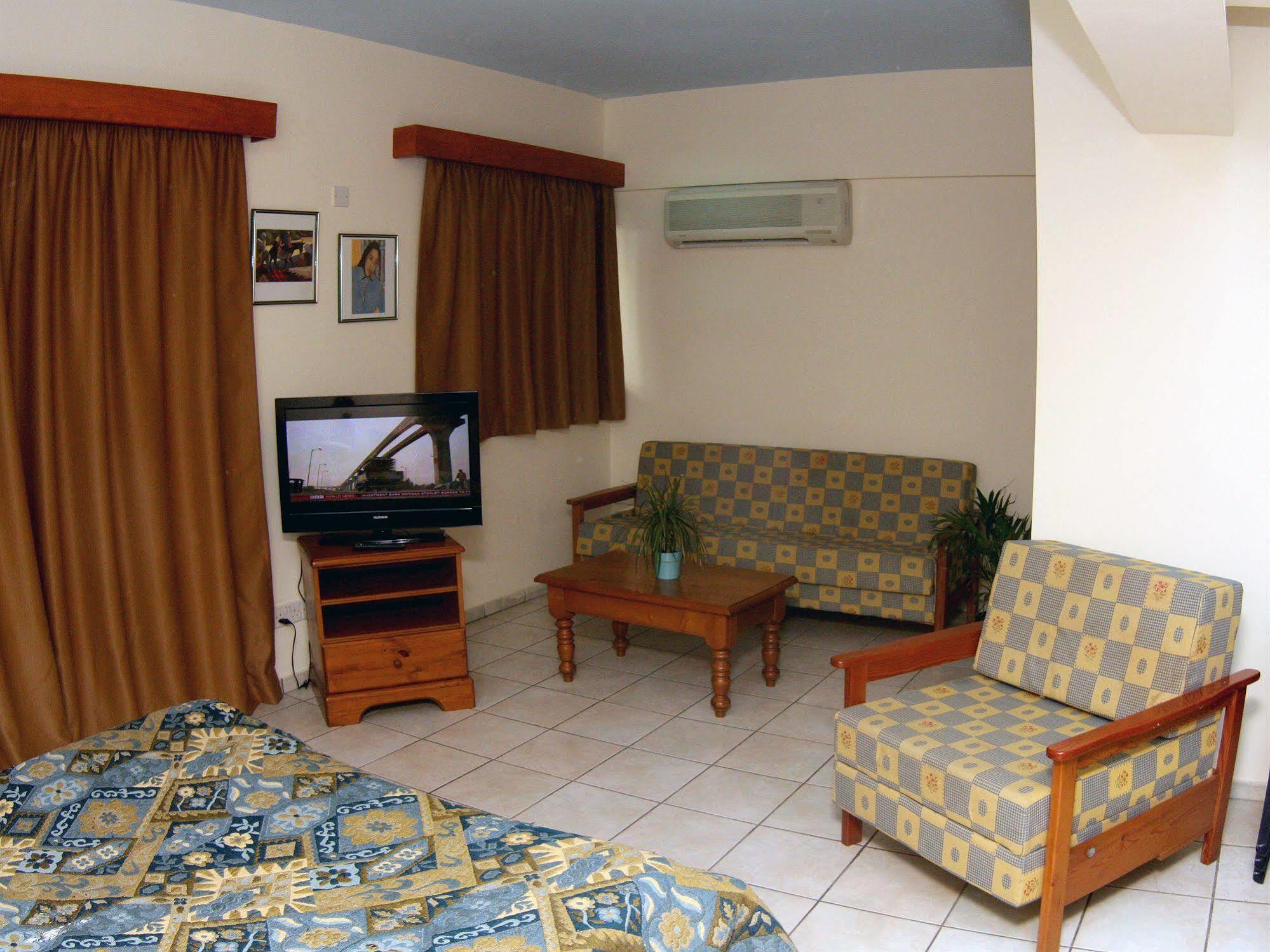 Palm Sea Beach Hotel Apartments Lárnaka Kültér fotó