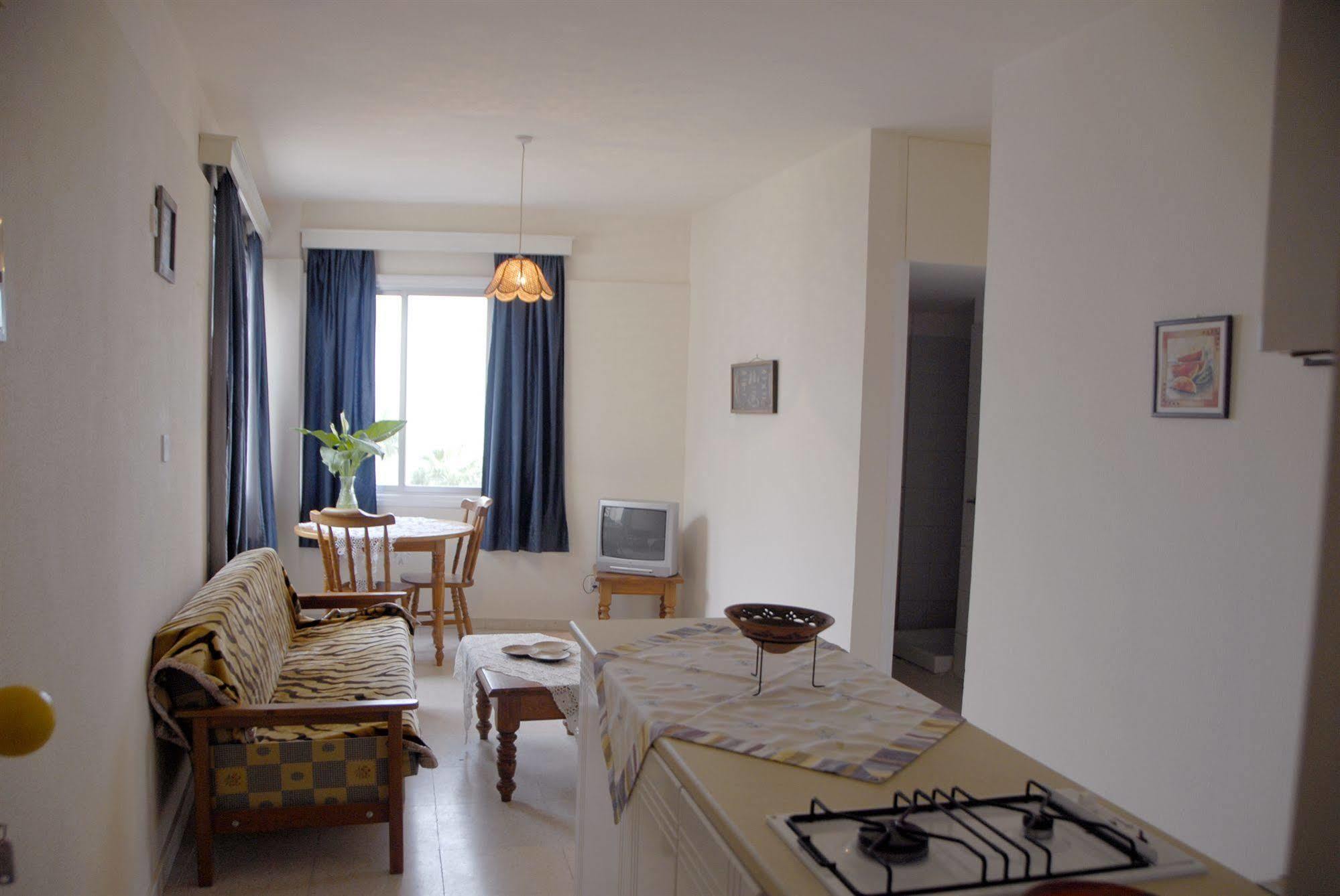 Palm Sea Beach Hotel Apartments Lárnaka Kültér fotó