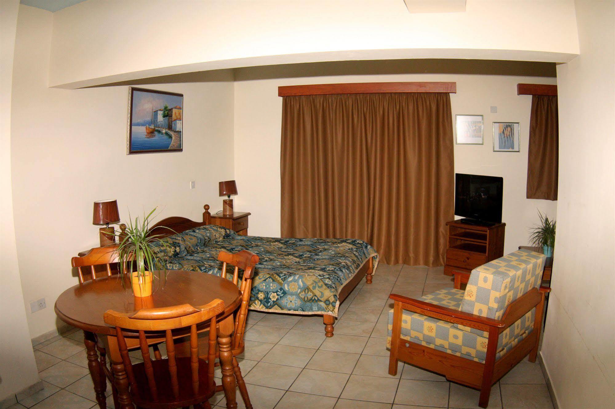 Palm Sea Beach Hotel Apartments Lárnaka Kültér fotó